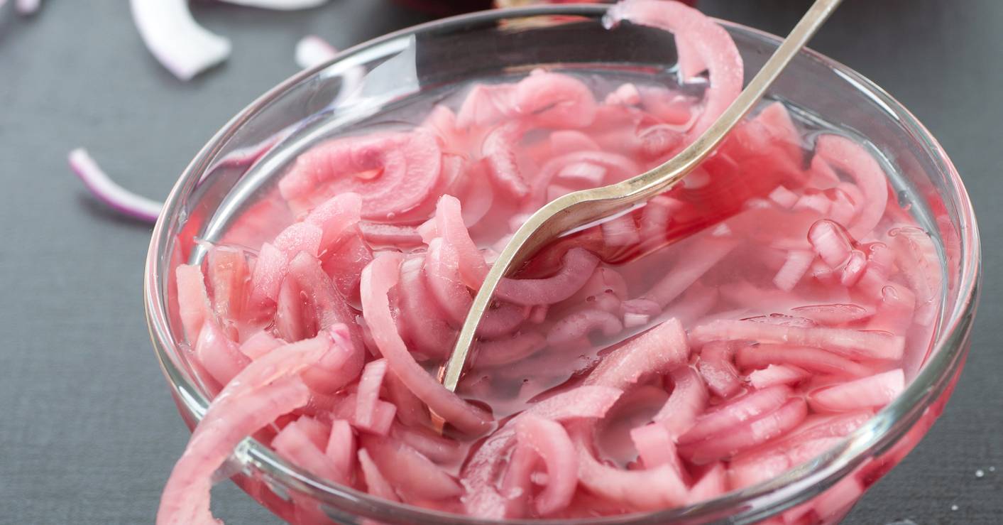 Cómo hacer cebolla encurtida en casa para acompañar tus ensaladas