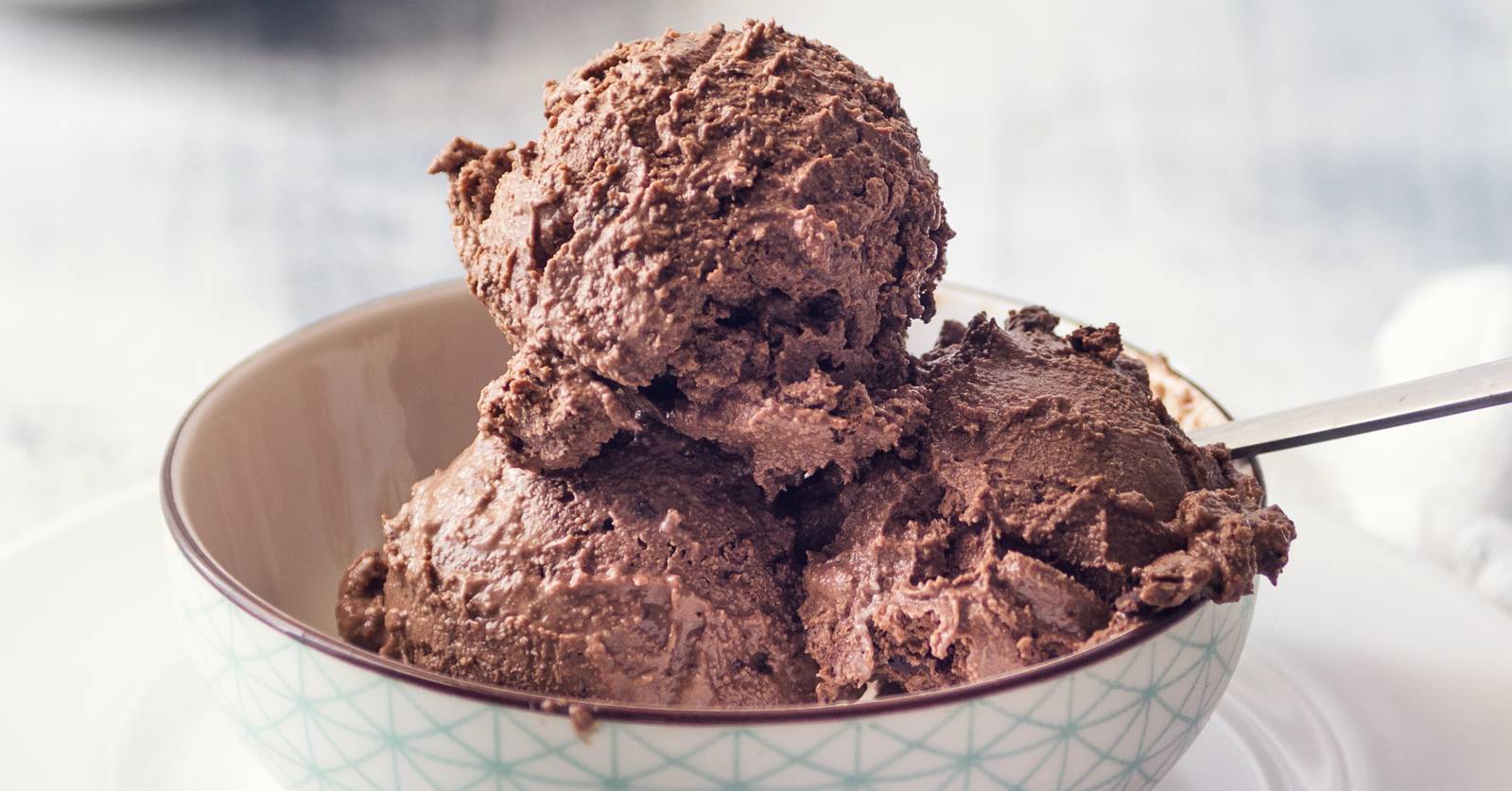 5 Helados con chocolate saludables que puedes hacer en casa
