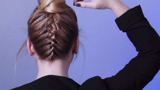 moño despeinado con trenza invertida