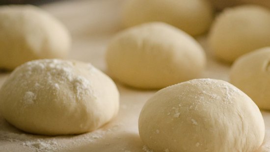 Cómo bolear una masa de pan