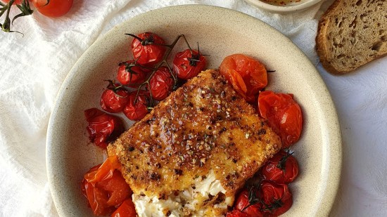 Queso feta con miel y tomates