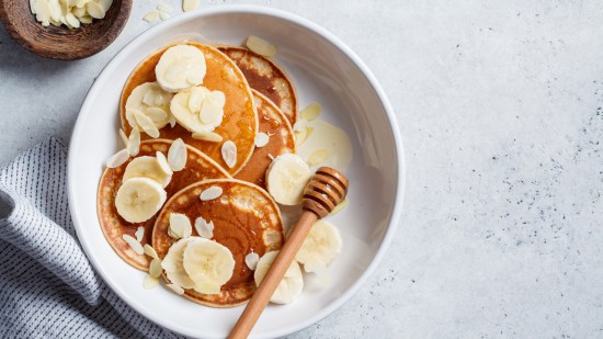 Pancakes veganos de coco y plátano