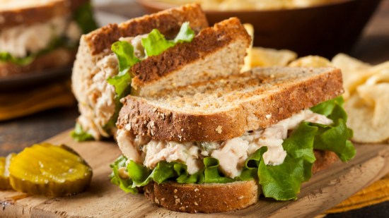 Sándwich de ensalada de atún