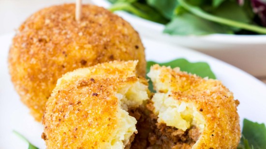 Croquetas de patata rellenas de carne