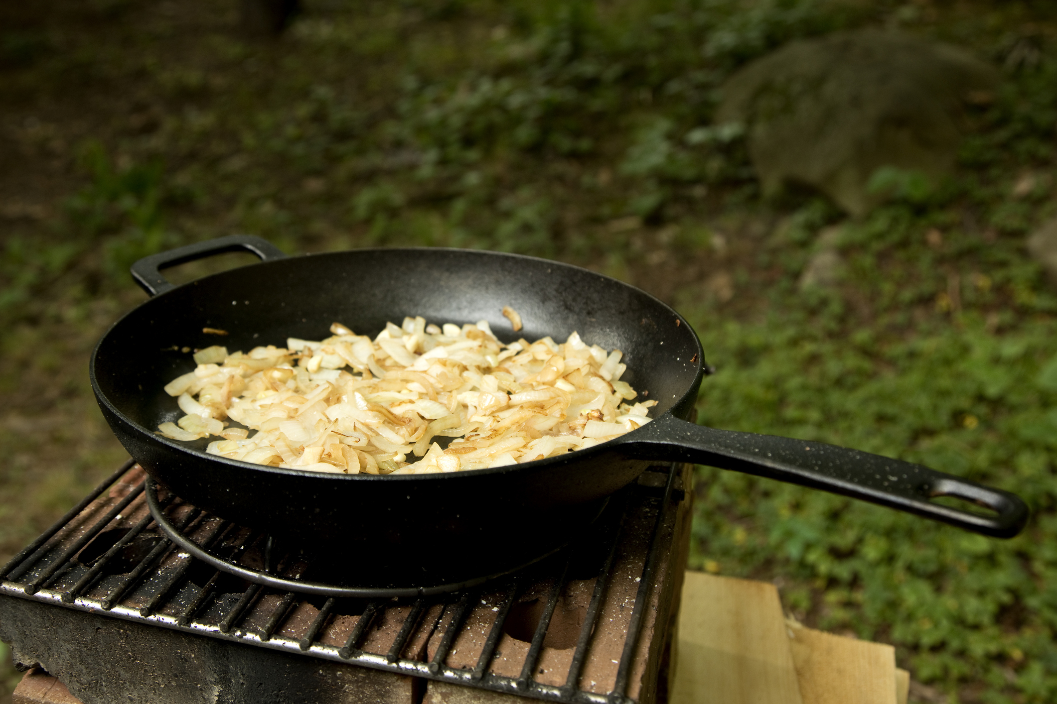 Sartén en la leña