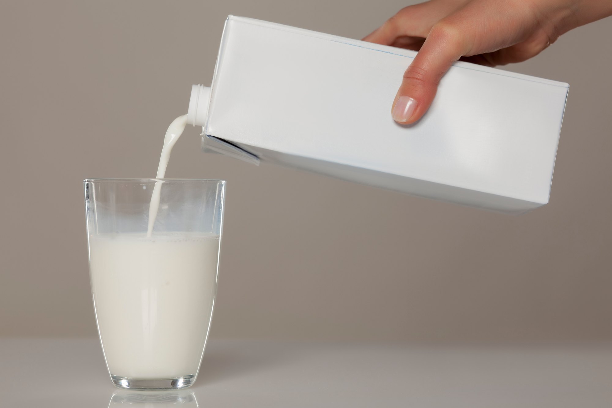 ¿La leche pasteurizada es mejor que la de tetra brik?