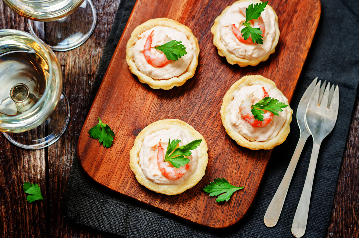 Tartaletas de langostinos y crema de mascarpone al kimchi