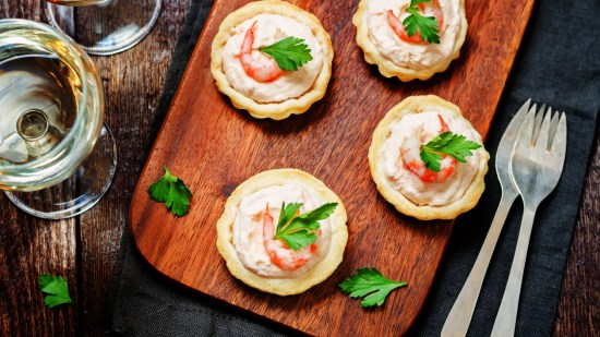 Tartaletas de langostinos y crema de mascarpone al kimchi