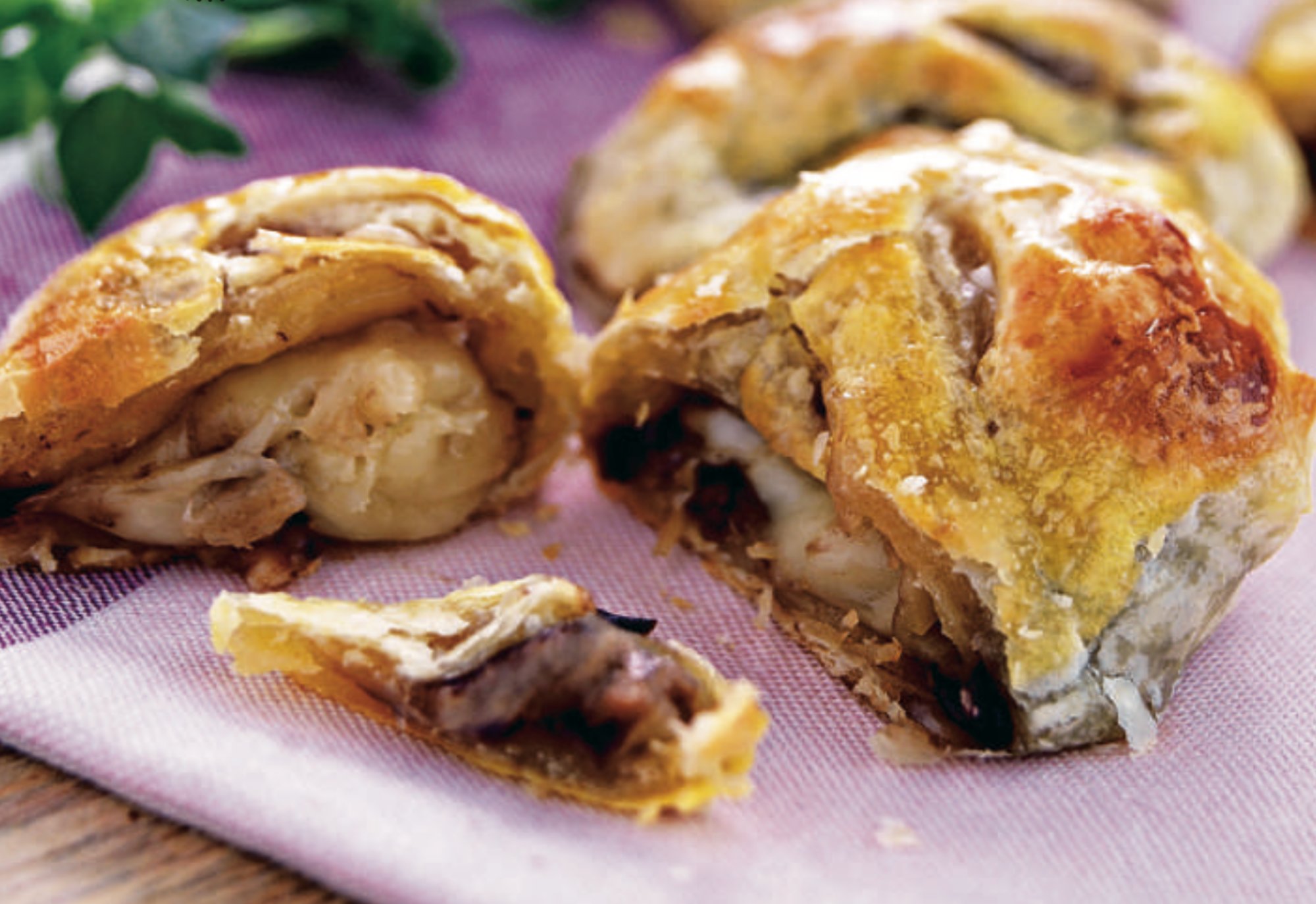 Hojaldres rellenos de queso de Saint-Nectaire