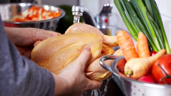 ¿Qué es la contaminación cruzada y qué podemos hacer para conseguir que los alimentos sean seguros?