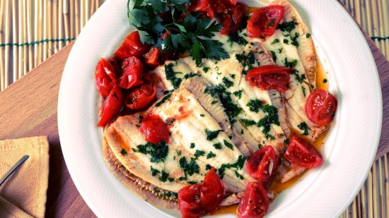 Receta de lenguado con aceitunas y cherris, deliciosa y fácil de hacer