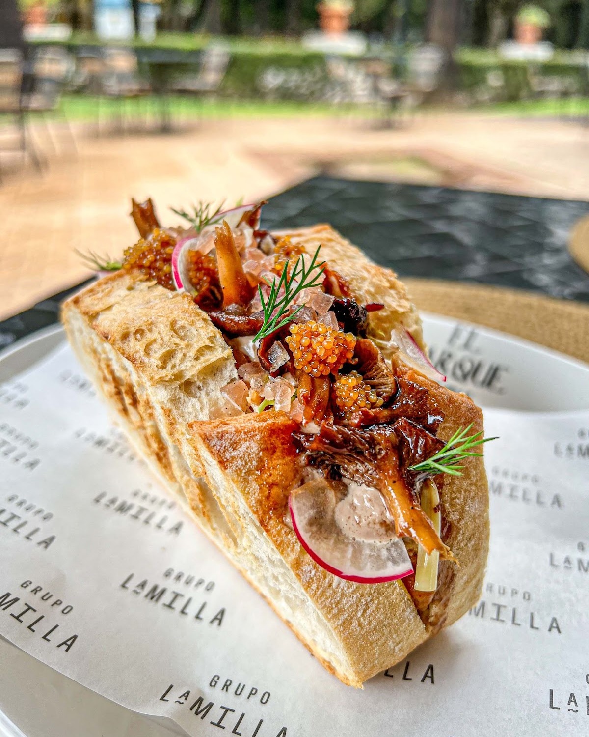 Bocadillo de perdiz escabeche