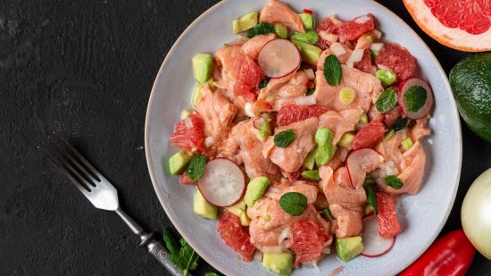 La receta de ceviche de pomelo que sorprenderá a los amantes del pescado