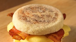 Sándwich de huevo y queso