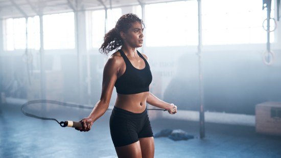 Este reto viral de 30 días para conseguir el abdomen plano de Alexis Ren no para de generar adeptos