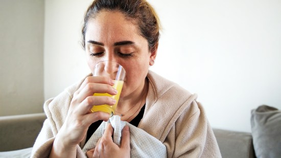 El shot de vitamina C que ayuda a combatir el resfriado