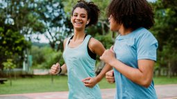 Ejercicio aeróbico o de fuerza, ¿cuál es mejor según una nutricionista?