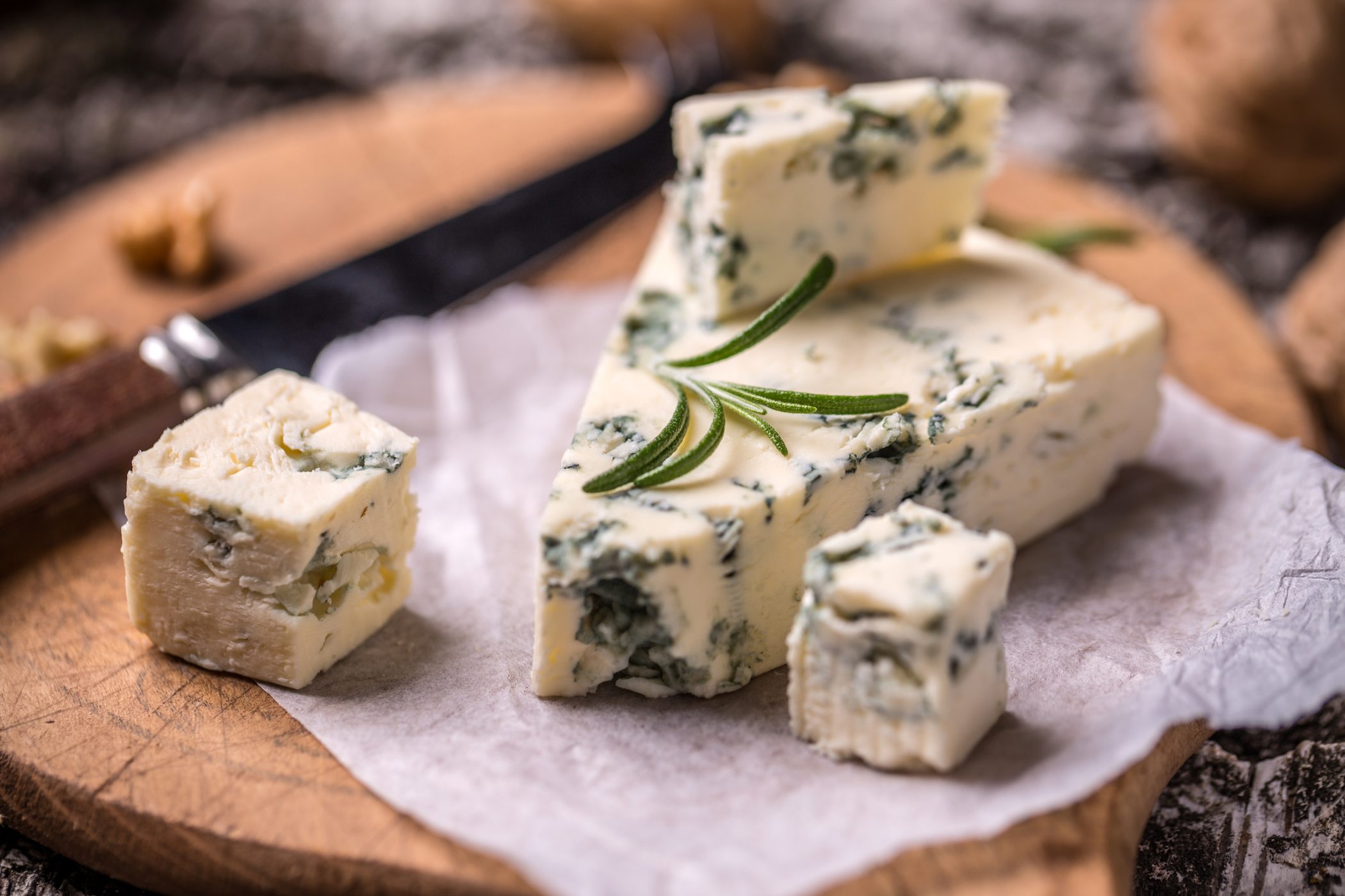 Cómo saber si el queso azul está estropeado: las señales a tener en cuenta antes de comer cabrales o roquefort