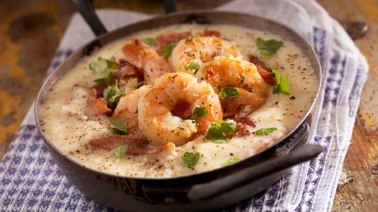 Gambas con crema de ajo