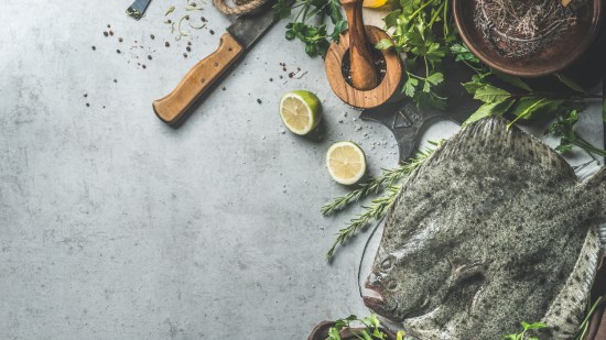 Receta de rodaballo con cocochas y pilpil de lima limón