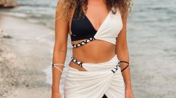 La melena rizada de Laura Madrueño