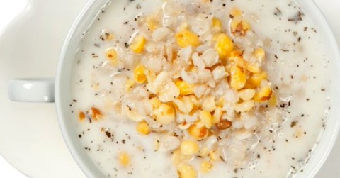 Sopa de arroz, maíz y caldo de ave