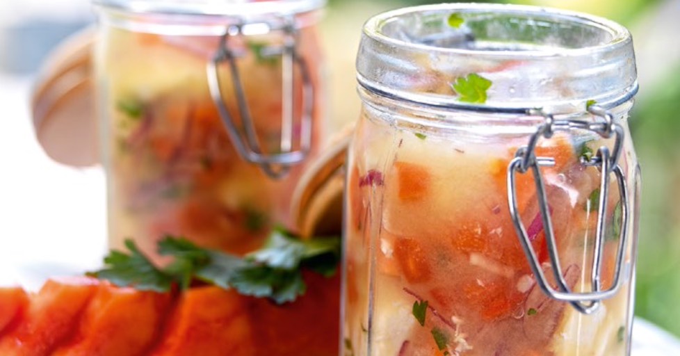 Cebiche de bacalao con papaya
