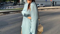 Ocho vestidos de las rebajas de Sfera que triunfan entre las mujeres de 50