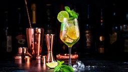 La receta del coctel Hugo Spritz: la bebida refrescante que triunfa en las terrazas europeas