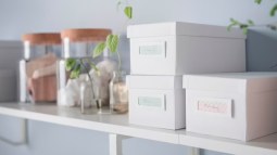 Cajas y tarros para ordenar un escritorio