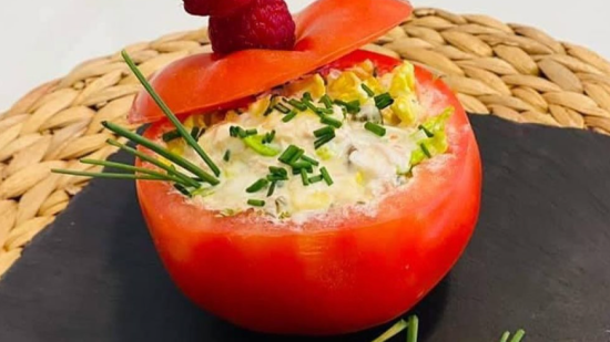 Cinco recetas de tomates rellenos fríos, deliciosos y fáciles de preparar para comer o cenar en verano