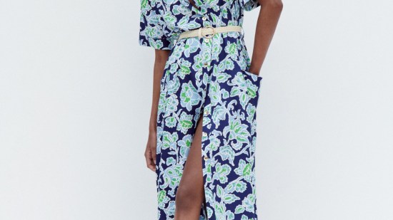 Zara tiene diez vestidos por menos de 30 euros que arrasan entre las mujeres de +50: anchos, ligeros y bonitos