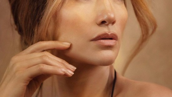 Manicuras y pedicuras elegantes y minimalistas que triunfan entre las mujeres de +50 años