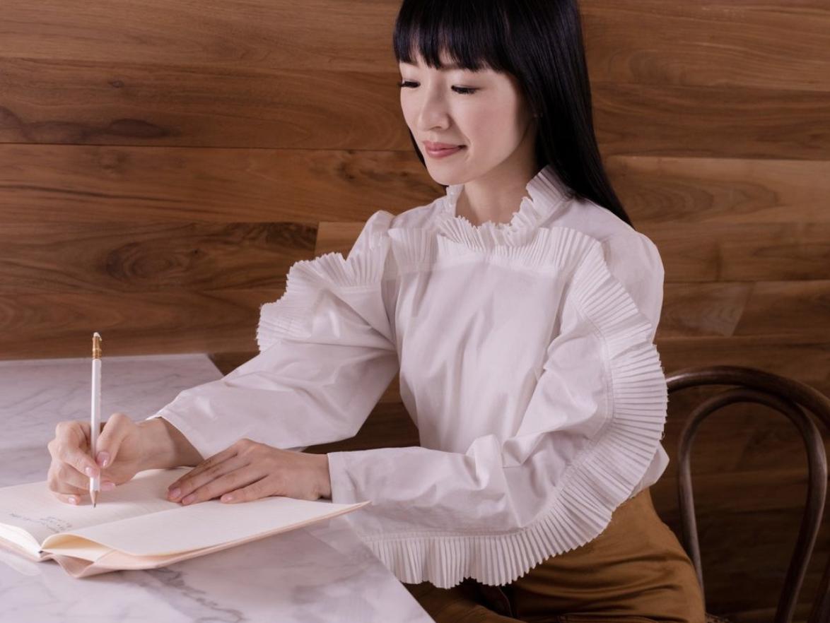 Los trucos de Marie Kondo para mantener el orden en el escritorio en la vuelta a la oficina
