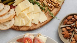 pexels-suzy-hazelwood-1306548