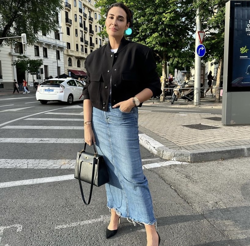 Seis faldas midi de Zara por menos de 30 euros que están agotando las mujeres de +50 años porque son cómodas y favorecedoras Facebook Twitter Whatsapp