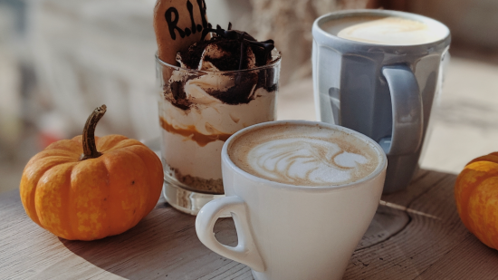 Pumpkin Spice Latte: el café con calabaza más buscado del otoño con el que también se pueden elaborar recetas de postres deliciosas