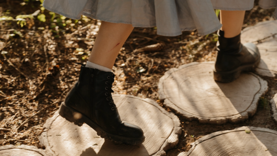 H&M tiene unas botas súper en tendencia por menos de 20 euros que adorarán las mujeres de +50 años porque son cómodas y no pesan nada