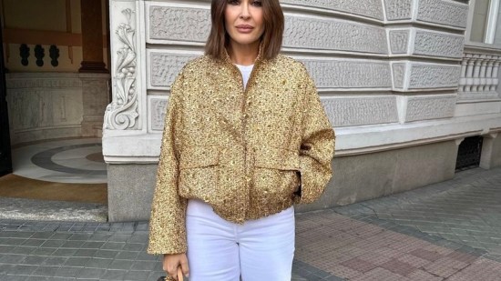 De Nuria Roca a Vicky Martín Berrocal: las mujeres +50 arrasan con las chaquetas bomber más bonitas, cómodas y asequibles de Zara