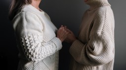Parfois tiene el conjunto de cárdigan y pantalón de punto más calentito, cómodo y barato del otoño que agotarán las mujeres de +50 años