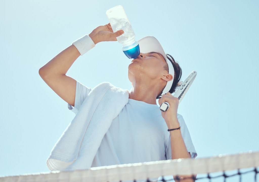 10 bebidas isotónicas ricas en electrolitos que hidratan y dan energía