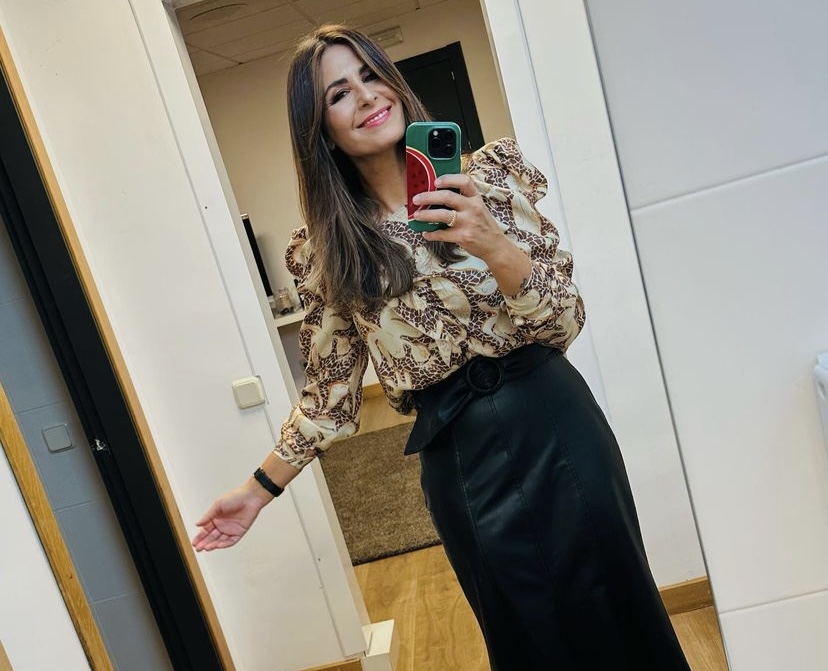 La camisa de Zara que no paran de llevar las mujeres +50 porque es holgada, elegante y favorecedora está muy rebajada: de 50 a 25 euros