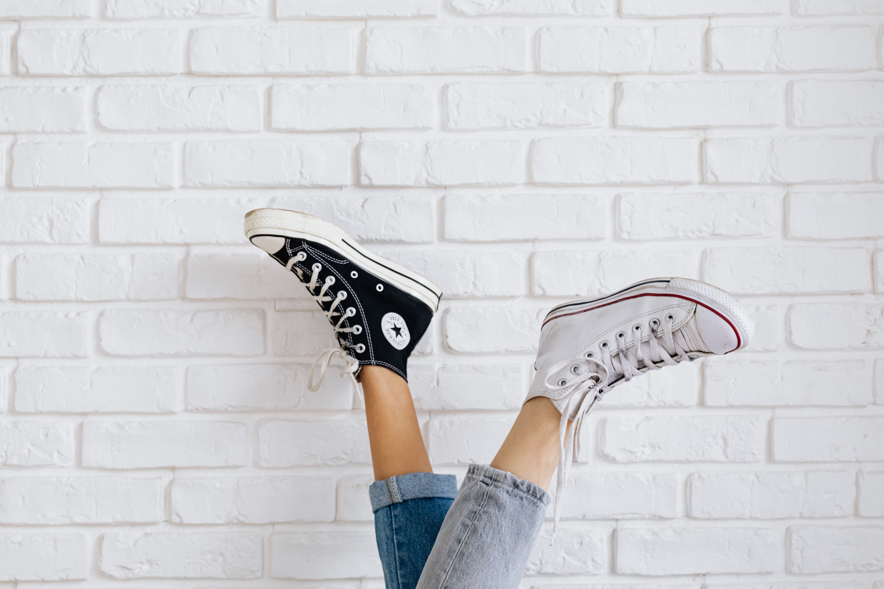 Estas zapatillas Converse que no paran de llevar las mujeres +50 porque quedan genial con falda o pantalón están rebajadas en la web de La Redoute