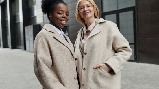 Los abrigos más baratos del Black Friday están en Zalando: cuestan menos de 30 euros y ya triunfan entre las mujeres +50 porque son calentitos y súper ponibles