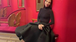 El conjunto de jersey y falda de Zara súper barato que arrasará entre las mujeres +50 para ir cómoda y sofisticada en los eventos de Navidad