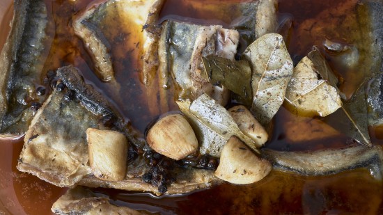 Caballa en escabeche