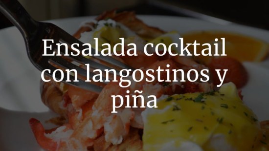 Ensalada cocktail con langostinos y piña