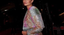 Las mujeres +50 ficharán estos vestidos sueltecitos de Primark antes de que se agoten para lucirlos en eventos de Navidad porque son elegantes y están tirados de precio