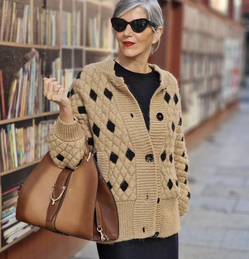 El Corte Inglés tiene el conjunto de punto cómodo, calentito y barato que arrasa entre las mujeres +50 para hacer frente a la ola de frío