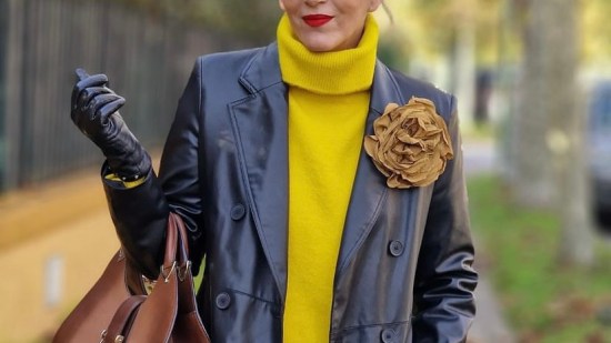 Sfera rebaja a menos de 18 euros los jerséis que arrasan entre las mujeres +50 porque son anchos, bonitos y calentitos para el frío